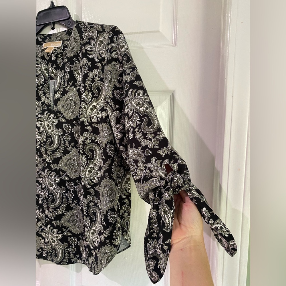 Michael Kors Womens Black Gray Paisley Tie Sleeve Lightweight Blouse Top Small - Picture 5 of 10